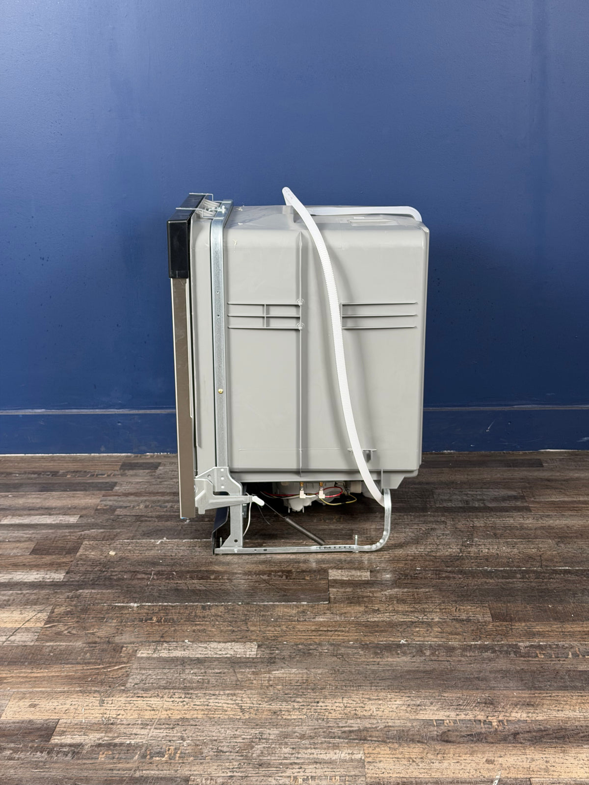Frigidaire - 24 in. Front Control Smart Built-In Tall Tub 62 dBA Dishwasher in Stainless Steel