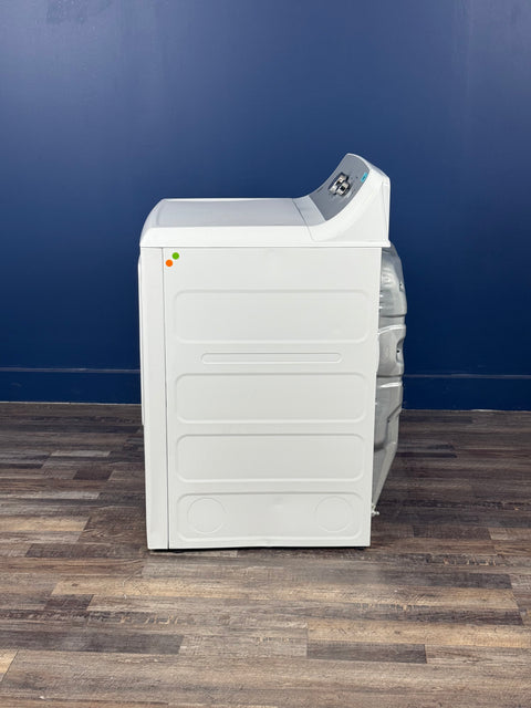 GE - 7.2 cu. ft. vented Gas Dryer in White with Auto Dry and 120ft Venting